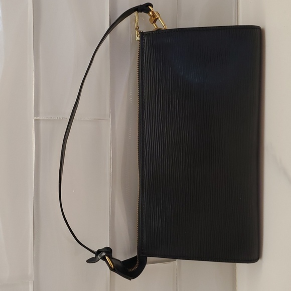 Authentic Louis Vuitton Pochette in Black Epi Leather - Picture 7 of 16